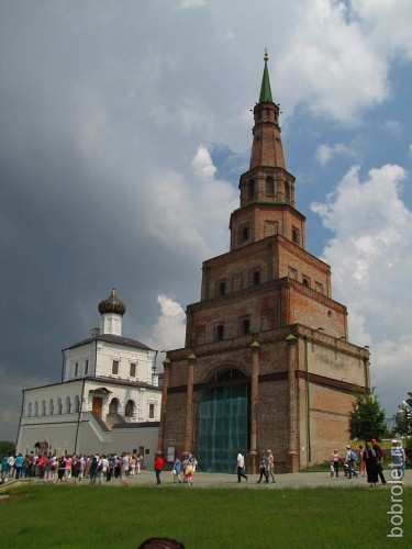 Башня Сююмбикё и Дворцовая церковь