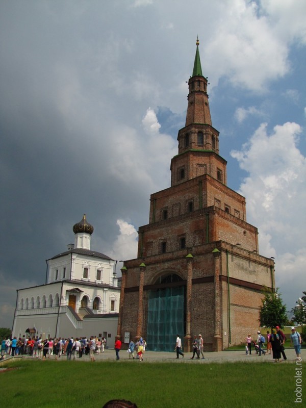 Башня Сююмбикё и Дворцовая церковь