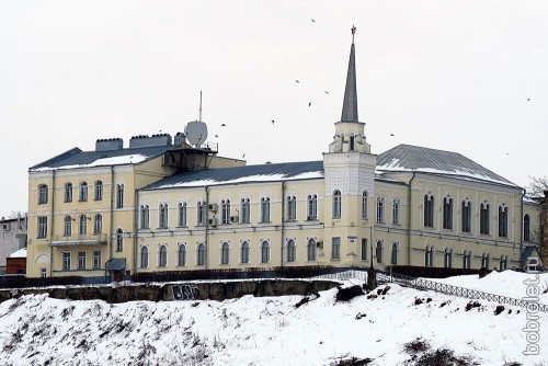 Бывший особняк Рябушинских на Пушкинской набережной, занимаемый ныне различными организациями.